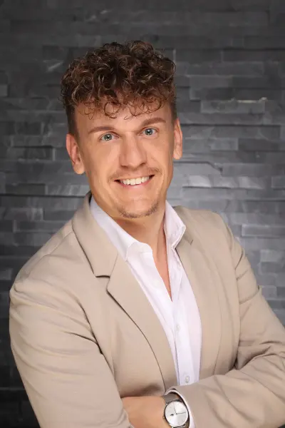 Bewerbungsfoto neu.jpg